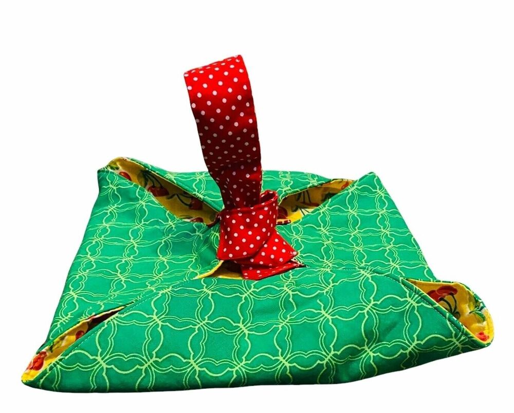 4260 Square Casserole hand made quilted Cherries carrier 12"